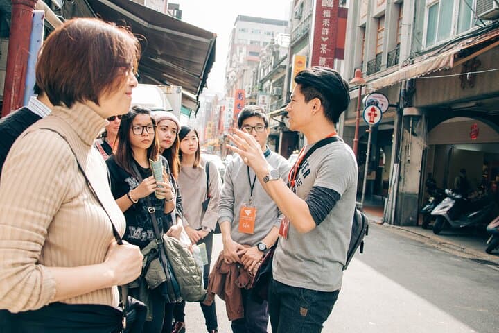 Vintage Taipei: Tea, Temples and Dadaocheng Sunset Walk photo 2