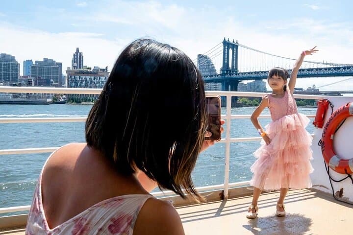 Explore NYC from the Water on a Bottomless Brunch Cruise photo 4
