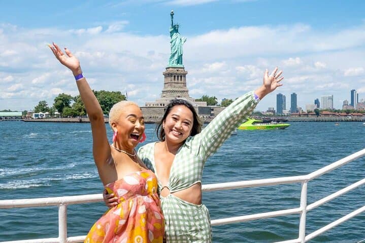 Explore NYC from the Water on a Bottomless Brunch Cruise photo 6