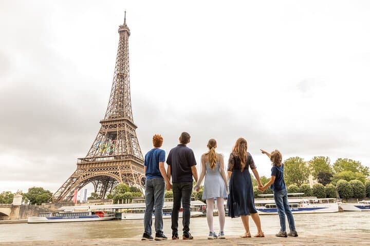 Capture Paris: Private Professional Photoshoot at the Eiffel Tower & Bir-Hakeim
