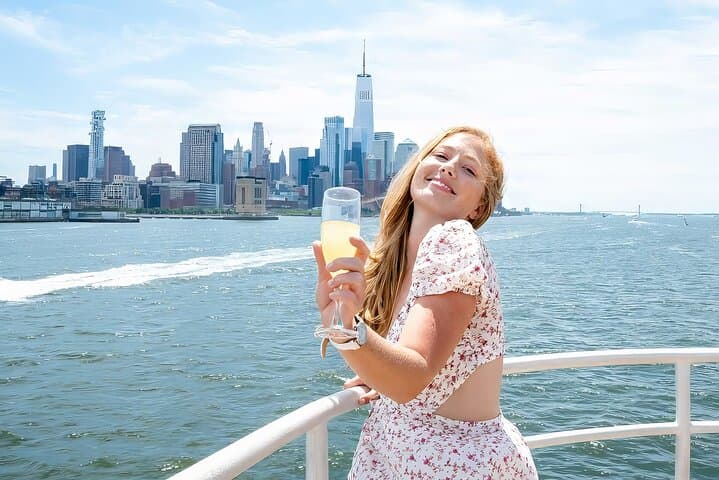 Explore NYC from the Water on a Bottomless Brunch Cruise