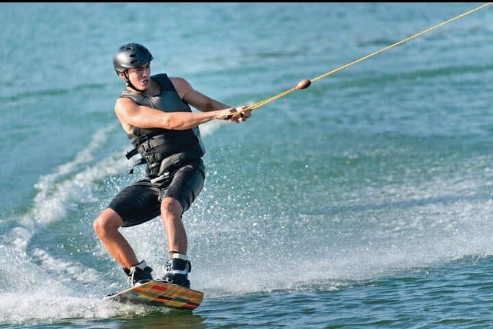 Wakeboarding Guatape: Private Lake Sessions by Piedra del Peñol photo 2