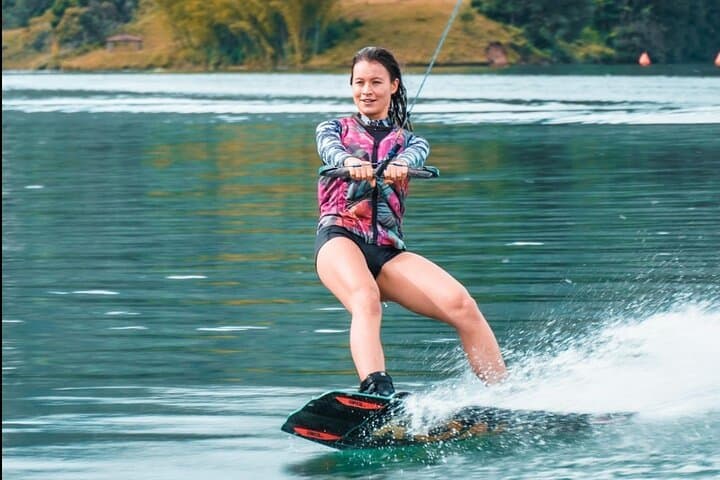 Wakeboarding Guatape: Private Lake Sessions by Piedra del Peñol photo 4