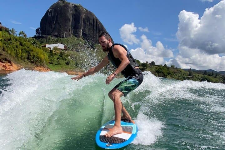 Wakeboarding Guatape: Private Lake Sessions by Piedra del Peñol photo 5