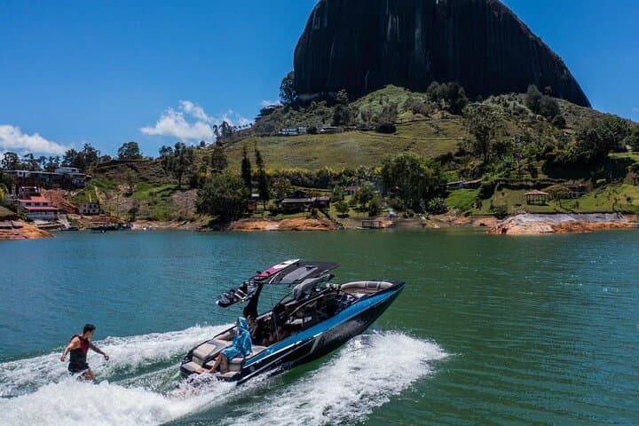 Wakeboarding Guatape: Private Lake Sessions by Piedra del Peñol photo 6