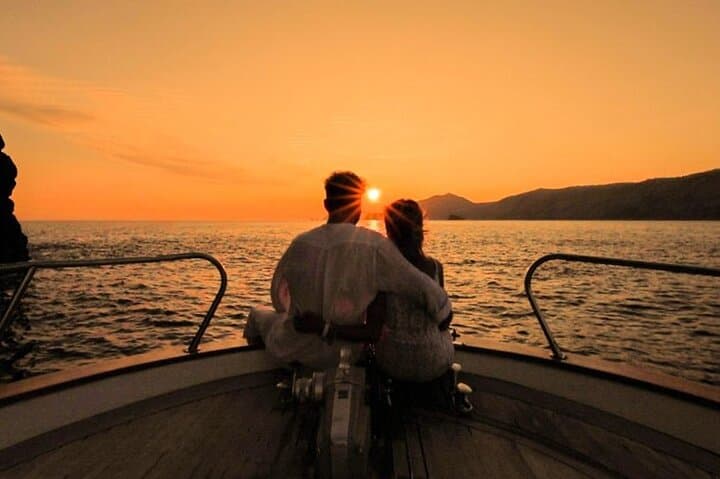 Capri Private Sunset Boat Tour with Prosecco and Snorkel