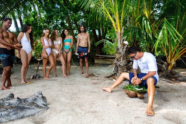 Circle Bora Bora: Private Guided Jet Ski Tour of the Blue Lagoon photo 6