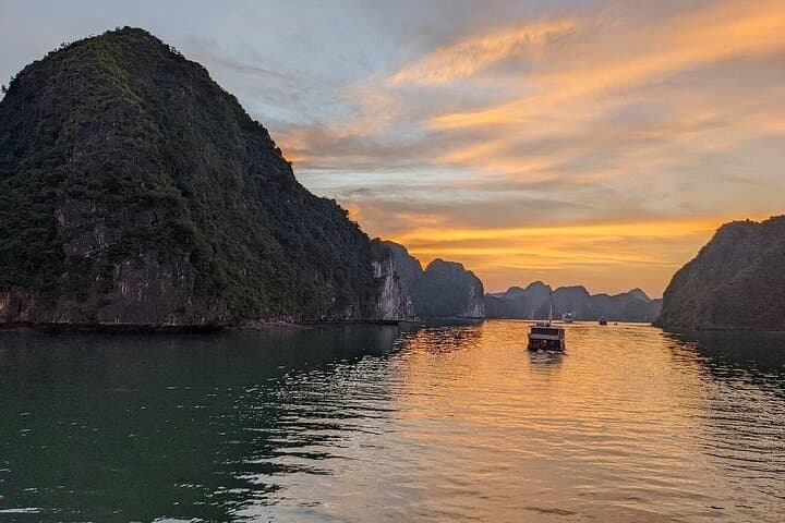 Sunset on Lan Ha Bay: Kayaking, Swimming & Boat-Jumping from Cat Ba photo 5
