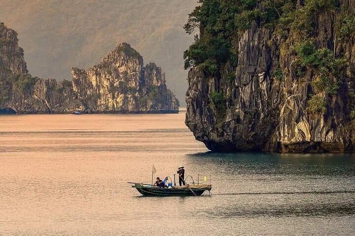 Sunset on Lan Ha Bay: Kayaking, Swimming & Boat-Jumping from Cat Ba