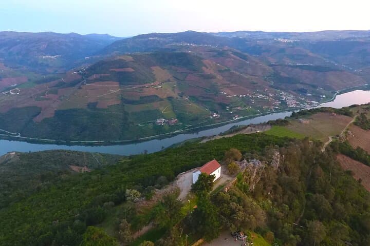 Douro Jeep Tour to the Serra: Wine, Viewpoints & Traditional Lunch