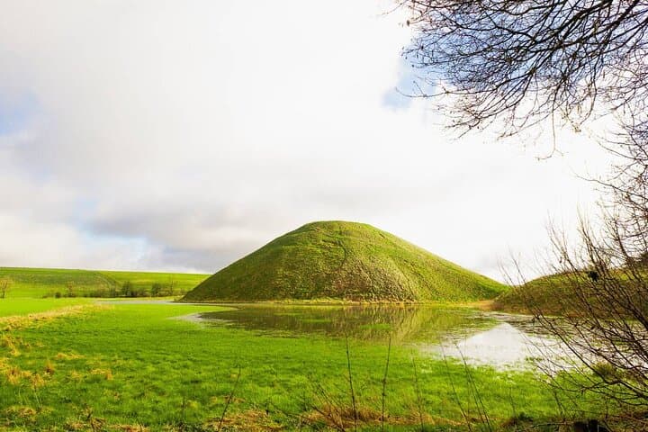 Stonehenge and Avebury Day Trip from London: Explore Neolithic Stone Circles & West Kennet photo 5