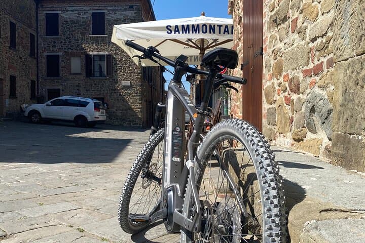 Lucignano eBike & Pici Cooking Class — Private Tuscan Farm and Village Ride photo 3