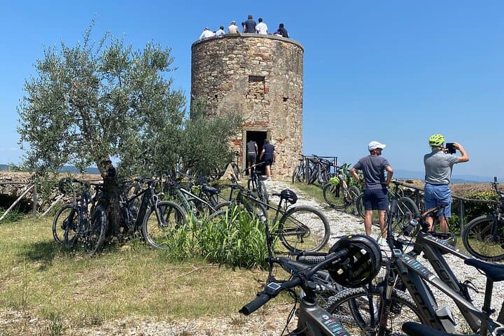 Lucignano eBike & Pici Cooking Class — Private Tuscan Farm and Village Ride photo 4