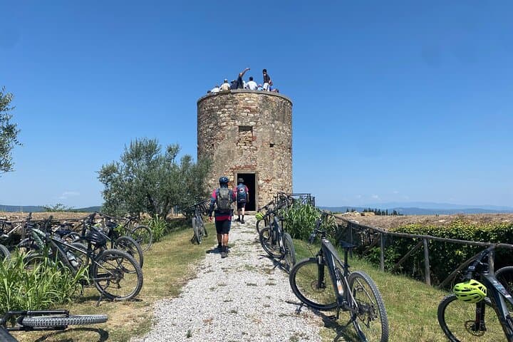 Lucignano eBike & Pici Cooking Class — Private Tuscan Farm and Village Ride photo 5