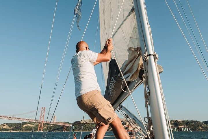 Sunset Sailing on the Tagus: 2‑Hour Lisbon Small‑Group Cruise with Drink photo 4