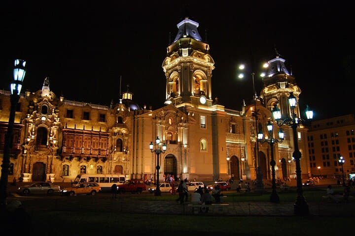 Miraflores at Night: Private Lima Evening Tour with Pisco Tasting & Dinner