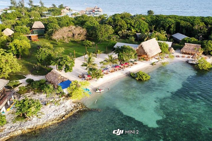 Brady's Cay Private Day Tour, Roatán — Beach Pass, Snorkeling & Water Sports photo 2