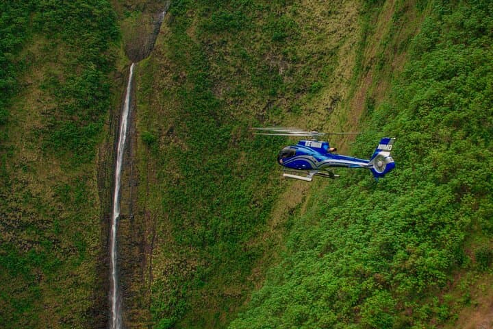 Soaring Over Hilo Waterfalls: A Helicopter Adventure on Hawaii’s Big Island photo 4
