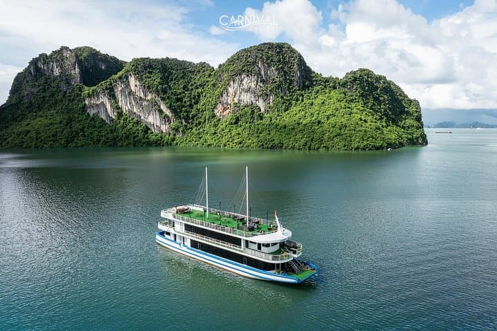 Luxury Day Cruise from Hanoi to Ha Long Bay: Kayaking, Sung Sot Cave & Jacuzzi photo 4