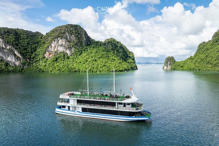 Luxury Halong Bay Cruise: Sung Sot Cave, Kayaking & Titov Island Day Trip from Hanoi photo 4