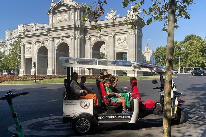 Eco Tuk Tuk Madrid: Private 1-Hour Electric City Highlights photo 2
