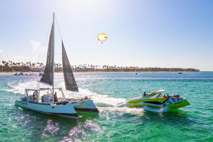 Punta Cana Party Cruise: Snorkel, Hooka Dive & Parasail from a Catamaran