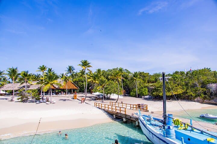 Full-Day Luxury Catamaran to Catalina Island from La Romana — Snorkel, Open Bar & Lunch photo 4