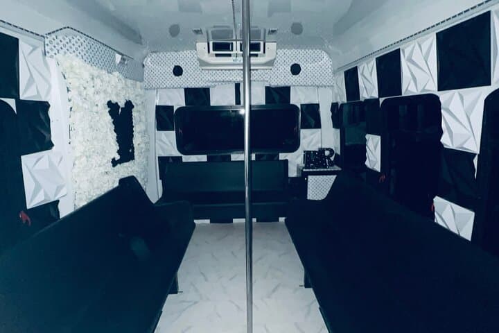 Luxury Party Bus: Explore Charlotte’s Hottest Nightlife