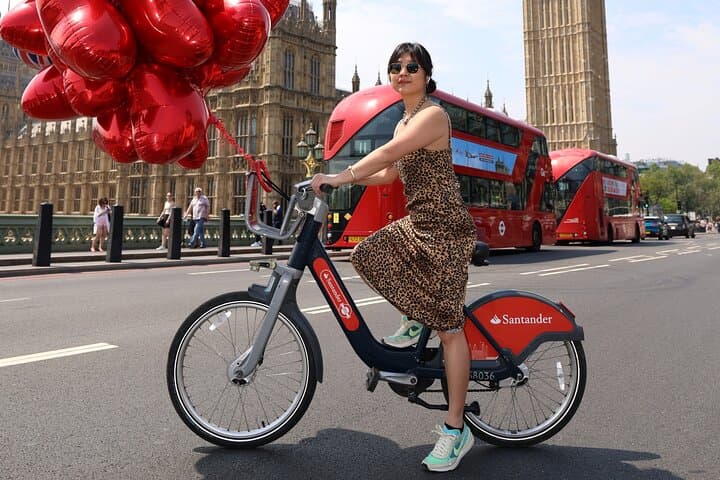 Central London Photo Shoot with Red Heart Balloons — Professional Digital Portraits in Iconic Squares