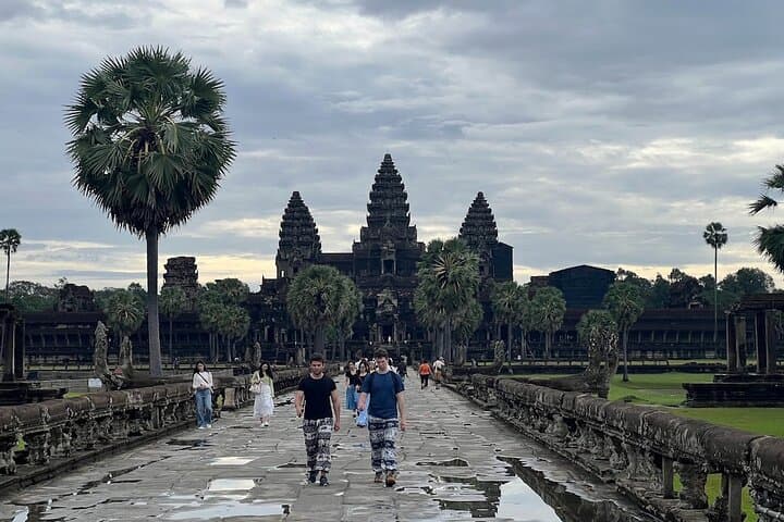 Angkor Wat Hiking Day: Private Temple Trails & Forest Walks