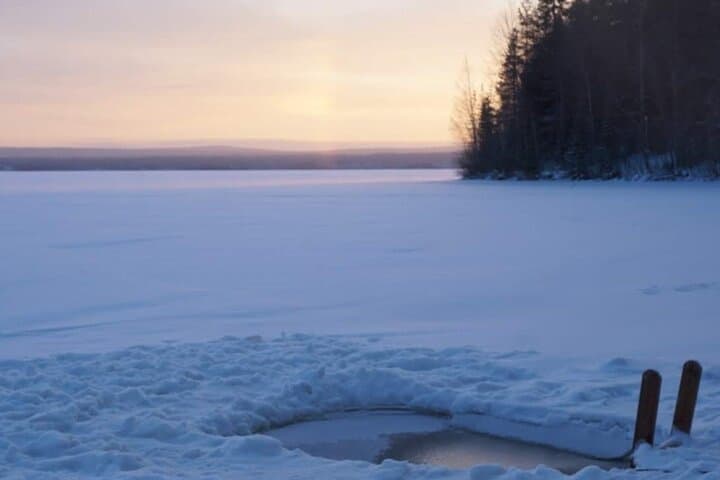 Traditional Finnish Sauna and Ice Swimming Near Rovaniemi — Arctic Heat-and-Cold Therapy photo 3