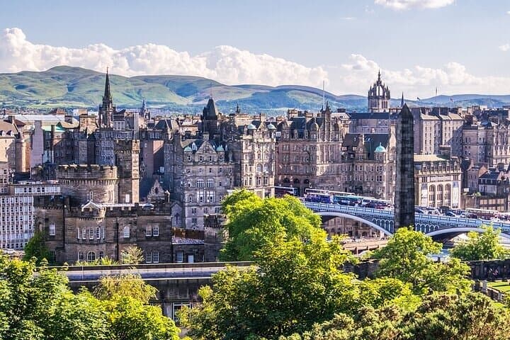 Kid-Friendly Edinburgh Royal Mile Walking Tour for Families
