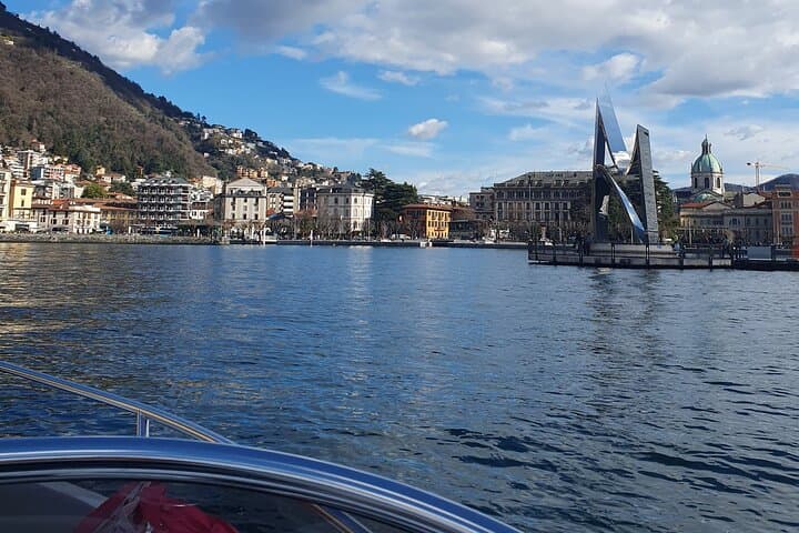 Private 1-Hour Boat Tour of Lake Como with Skipper — Swim, Villas & Views photo 5