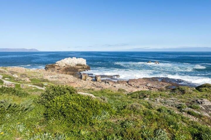 Johannesburg to Cape Town 15-Day Private Adventure — Kruger Safaris, Drakensberg Hikes & Garden Route photo 3