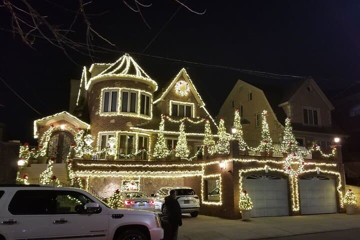 Dyker Heights Christmas Lights Tour and DUMBO Evening Stroll photo 6