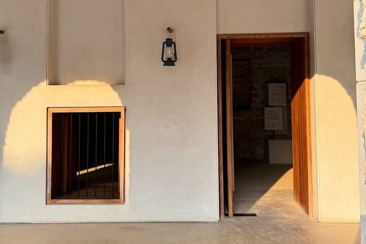 Private Guided Tour of Qasr Al-Hosn and House of Artisans — Abu Dhabi Cultural Heritage Tour photo 6