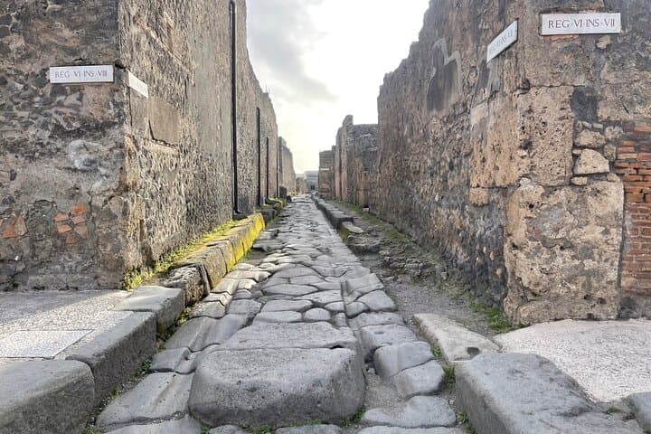 Naples to Positano Private Transfer with 2‑Hour Pompeii Stop photo 2