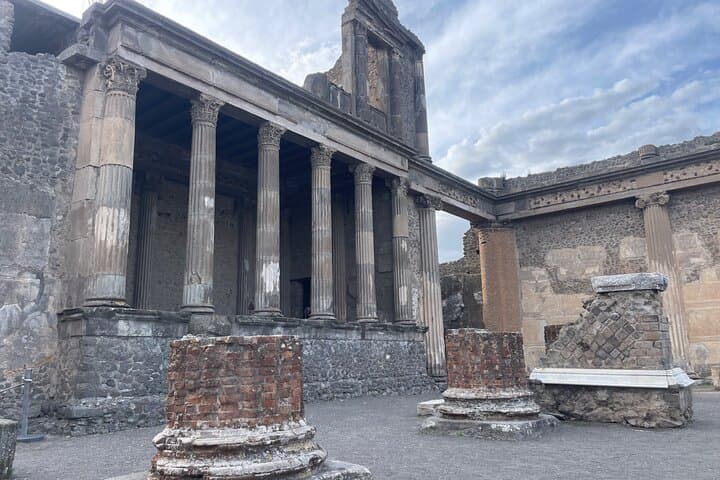 Naples to Positano Private Transfer with 2‑Hour Pompeii Stop photo 4