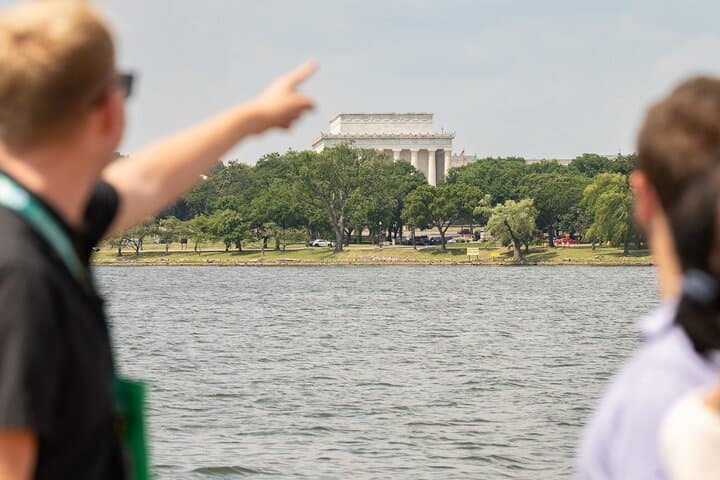 Exploring Washington DC by Water and Foot: Potomac River Cruise and Georgetown Walking Tour photo 2