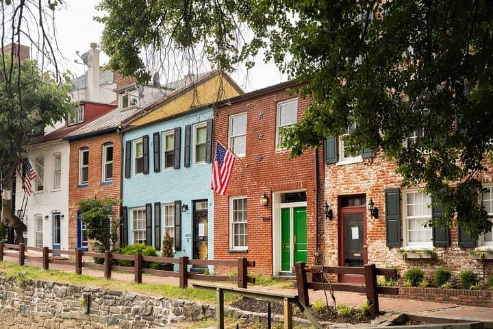 Exploring Washington DC by Water and Foot: Potomac River Cruise and Georgetown Walking Tour