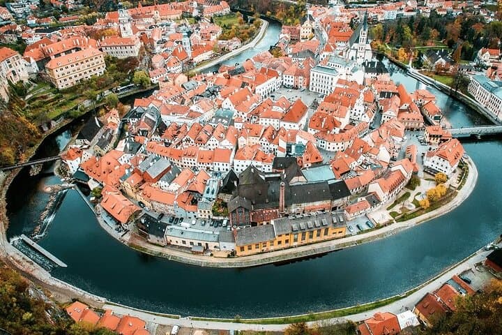 Private 2-Day Prague to Salzburg Tour via Cesky Krumlov — Private Car & Guide photo 2