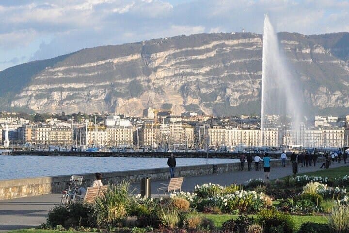 Zip Through Geneva: Private 1-Hour E-TukTuk City Highlights photo 4