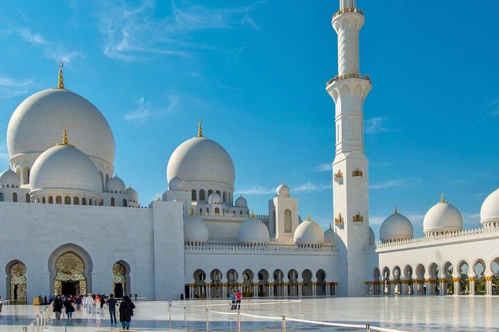 Friday Prayer at Sheikh Zayed Grand Mosque — Guided Cultural Tour in Abu Dhabi photo 3
