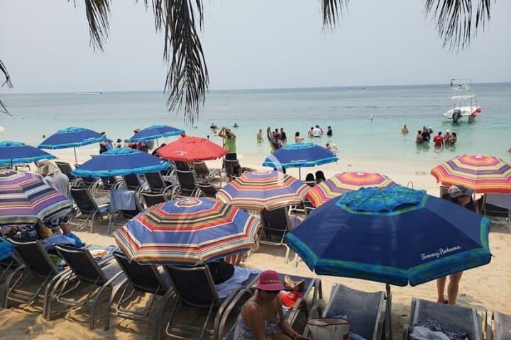 West Bay Beach Chocolate & Rum Tasting with Beach Break on Roatán photo 3
