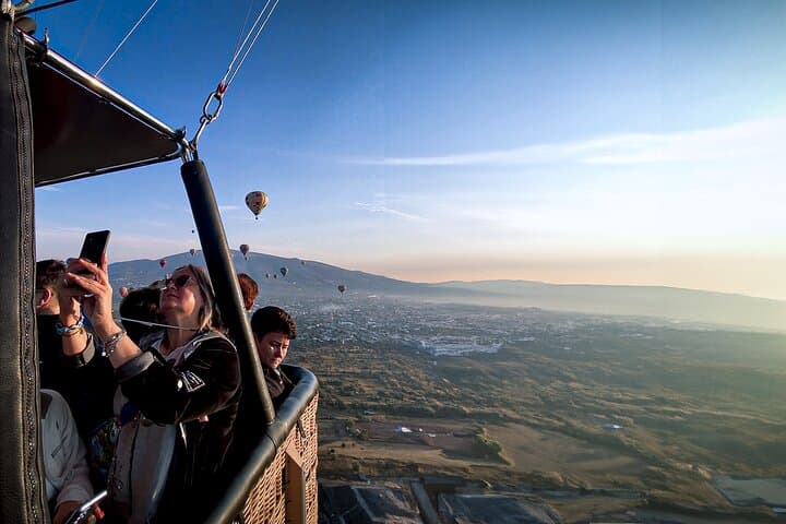 Sunrise Hot Air Balloon Over Teotihuacan: Flight, Champagne & Breakfast photo 4