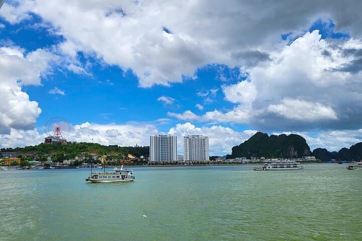 Halong Nighttime Magic — Sunset Yacht Dining & Bay Views photo 6