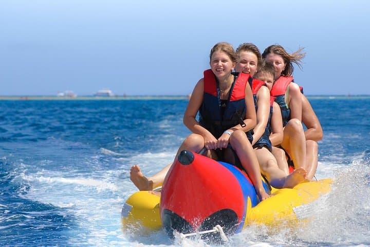 Pattaya Beach Banana Boat Splash: Fast, Safe Coastal Rides for Families photo 1