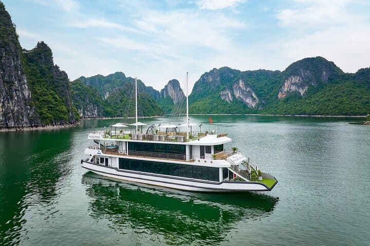 Halong Bay Luxury Day Cruise from Hanoi — Sung Sot, Titop & Kayaking photo 3