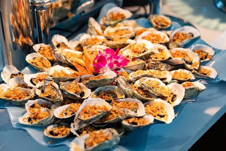 Luxury Halong Bay Day Cruise: Sung Sot Cave, Ti Top Hike, Kayaking & Sunset Party photo 4