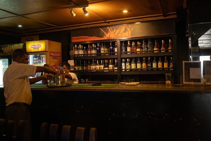 Behind Bars in Colombo: Arrack & Bar-Snack Crawl from Colombo 5 to Fort